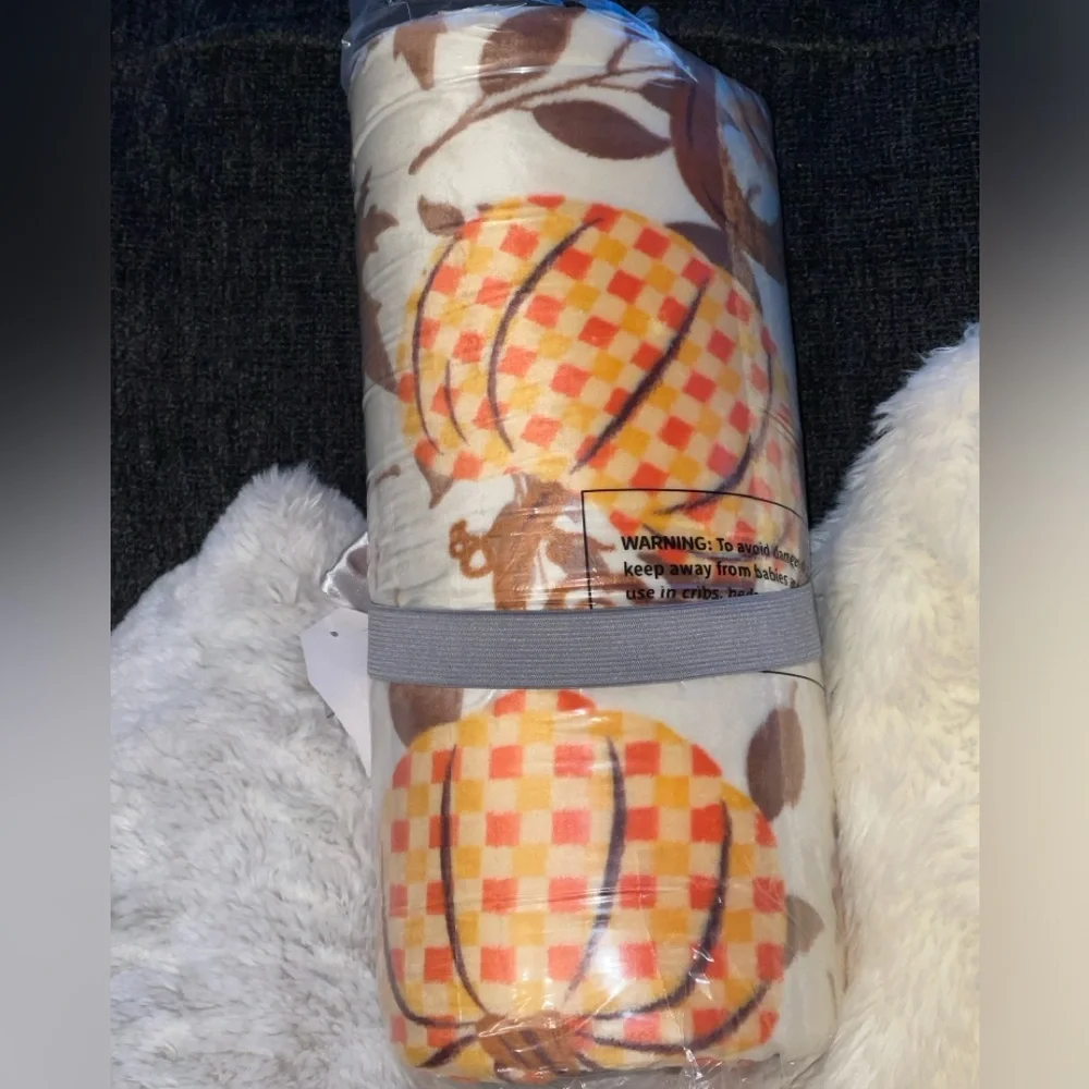 HAY & HARVEST Halloween & Harvest 60x80 Throw (Plaid Pumpkins)